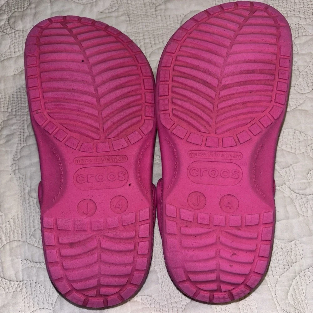 Crocs Youth/Junior Girls Size 4 Hot Pink Slip On Clog, Lightweight Strap W/ Logo - Picture 9 of 9